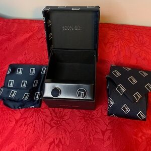 Elegant dark blue and white,Silk Tie Set. NEW
